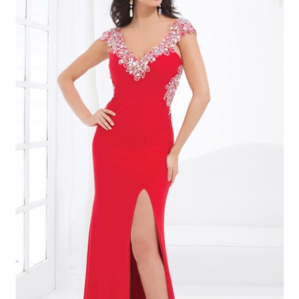 Tony bowls gown ❤️ 🔥PRICE IS FINAL🔥